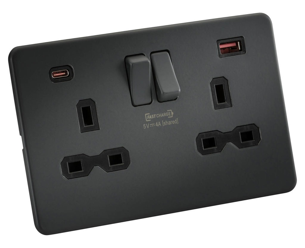 ML2105FC Knightsbridge USB charging sockets