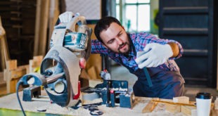 Social Media & carpenter-a-selfie