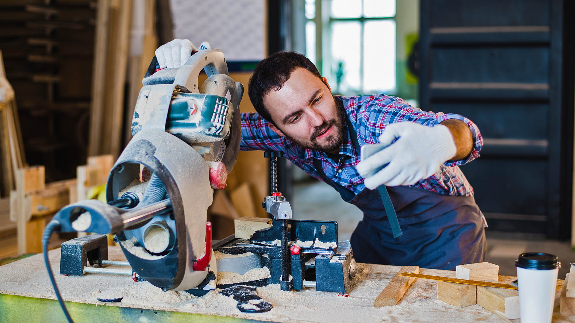 Social Media & carpenter-a-selfie
